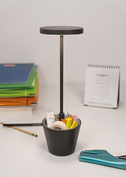 Lampada Poldina Reverso la nuova lampada a batteria portatile e con vaschetta contenitore multiuso